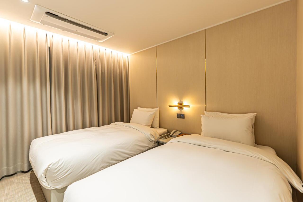 Hotel The Grang Σεογκουίπο Εξωτερικό φωτογραφία