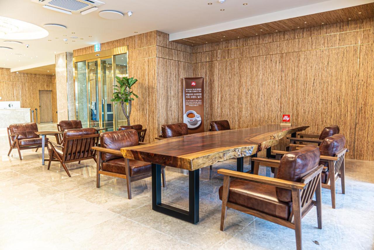 Hotel The Grang Σεογκουίπο Εξωτερικό φωτογραφία