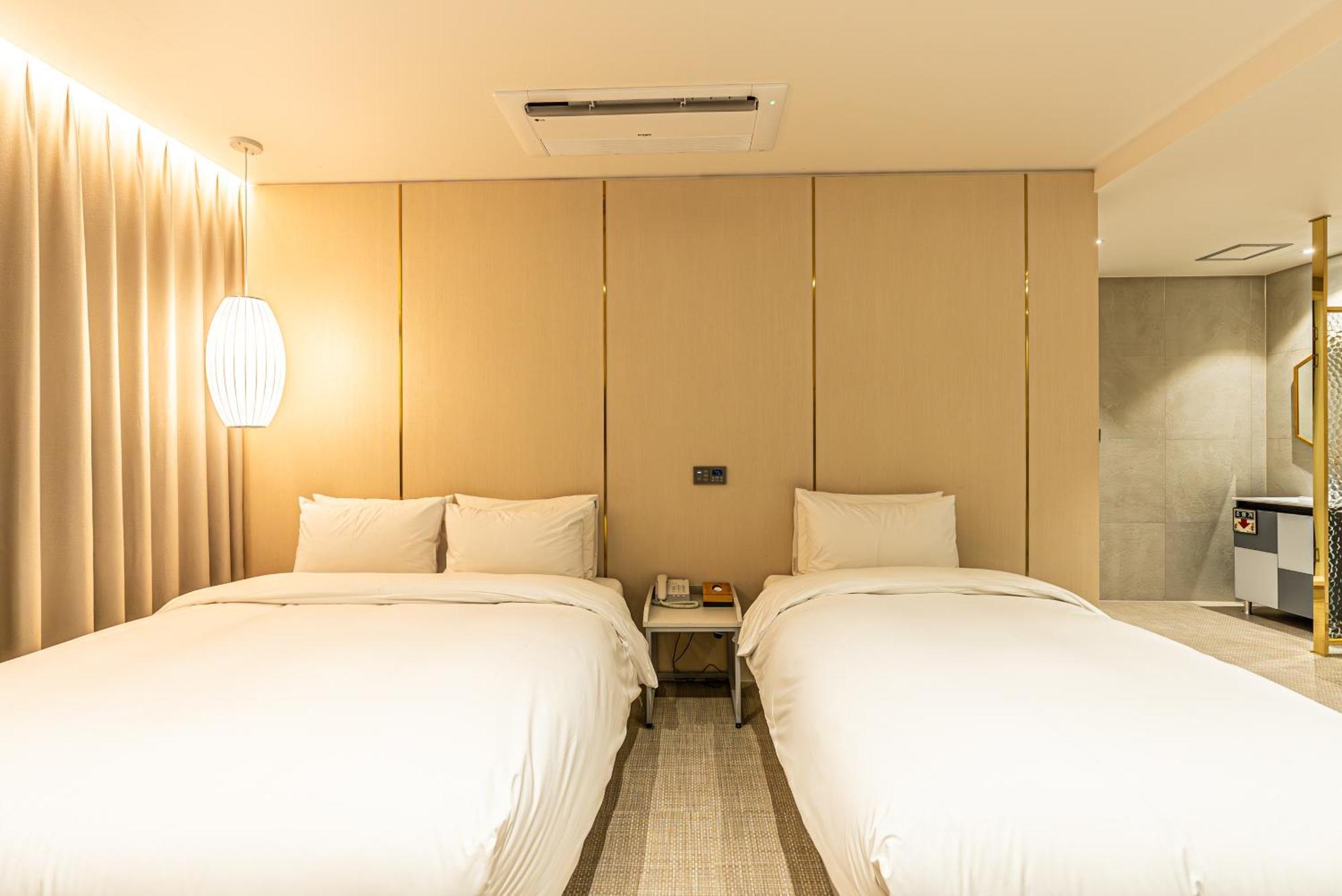 Hotel The Grang Σεογκουίπο Εξωτερικό φωτογραφία