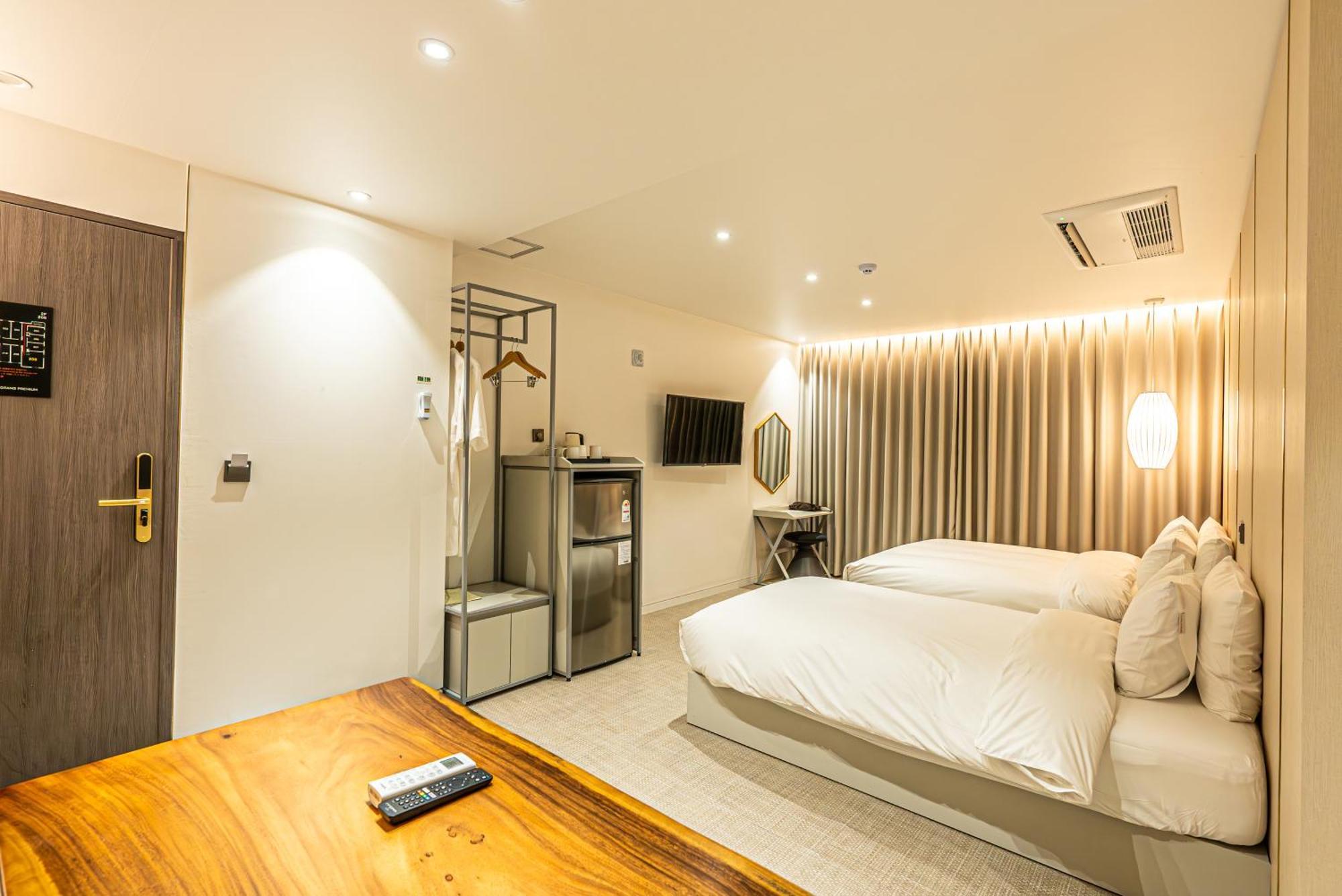 Hotel The Grang Σεογκουίπο Εξωτερικό φωτογραφία